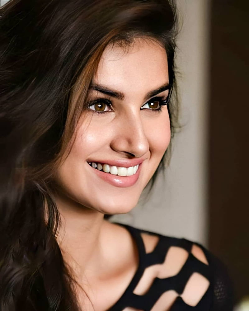 Tara Sutaria: From Disney Darling to Bollywood Diva – The Untold Story of Beauty, Talent & Luxury
